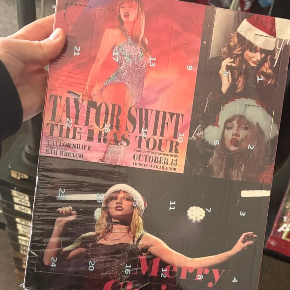 Taylor Swift Festive Christmas Countdown Calendar - Red and Black